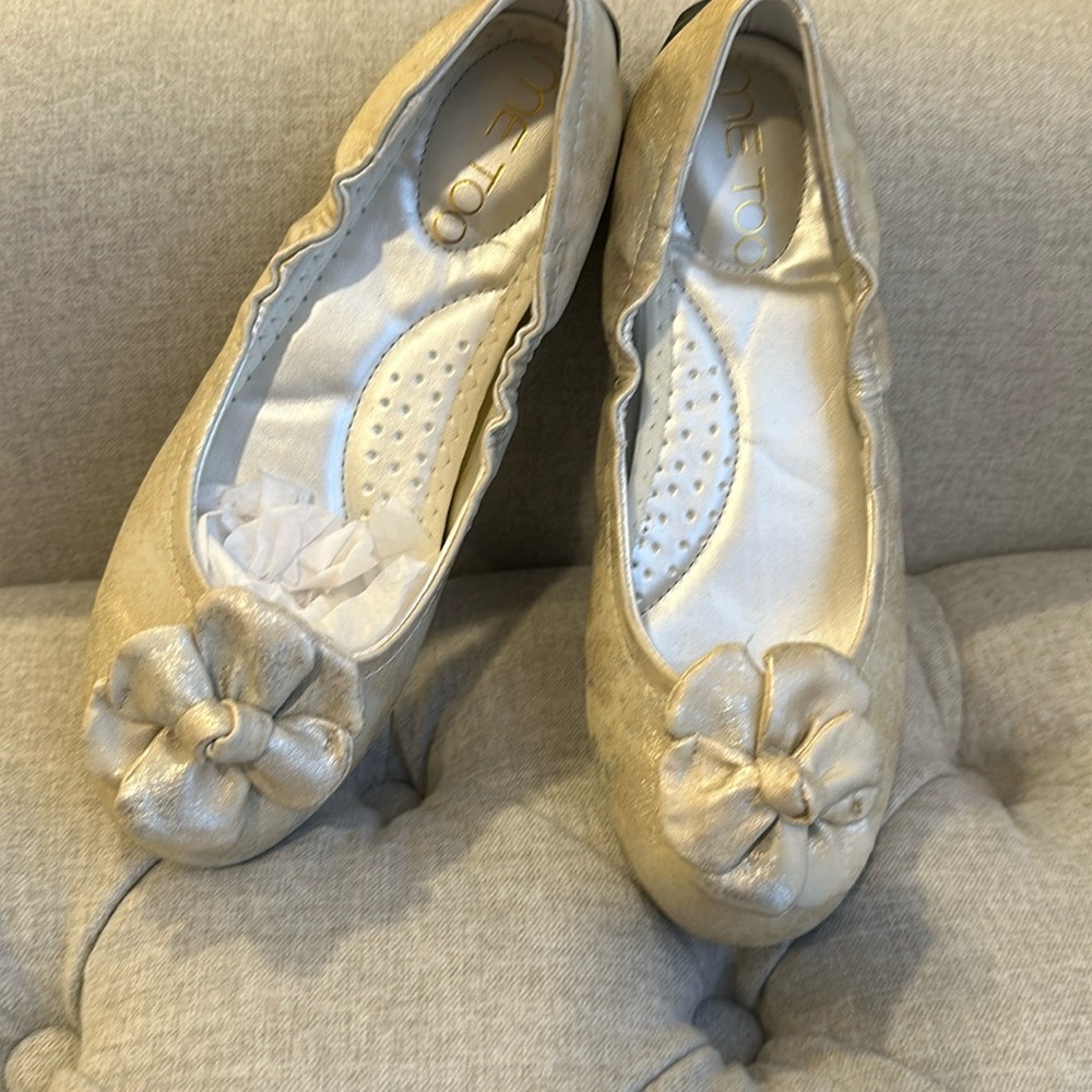 Me too Belinda girls flats silver nude size 1.5 new